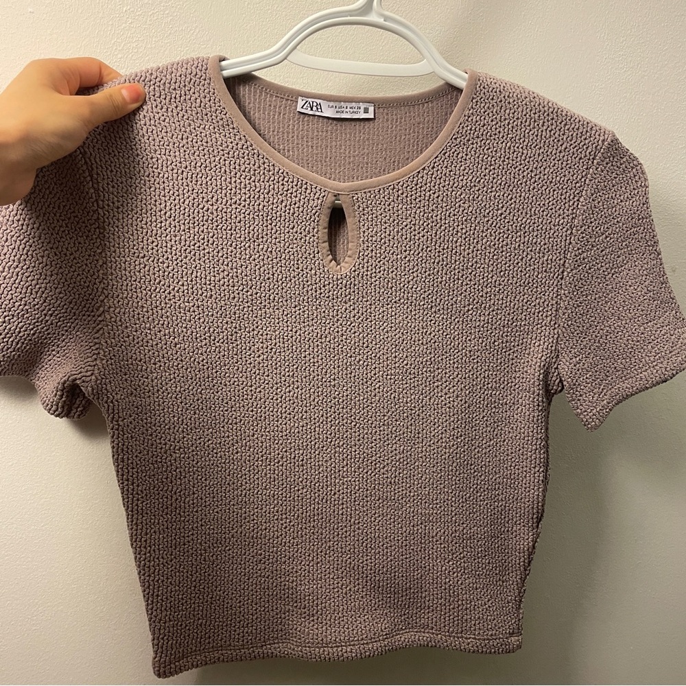 Zara White Keyhole Top in Size Small